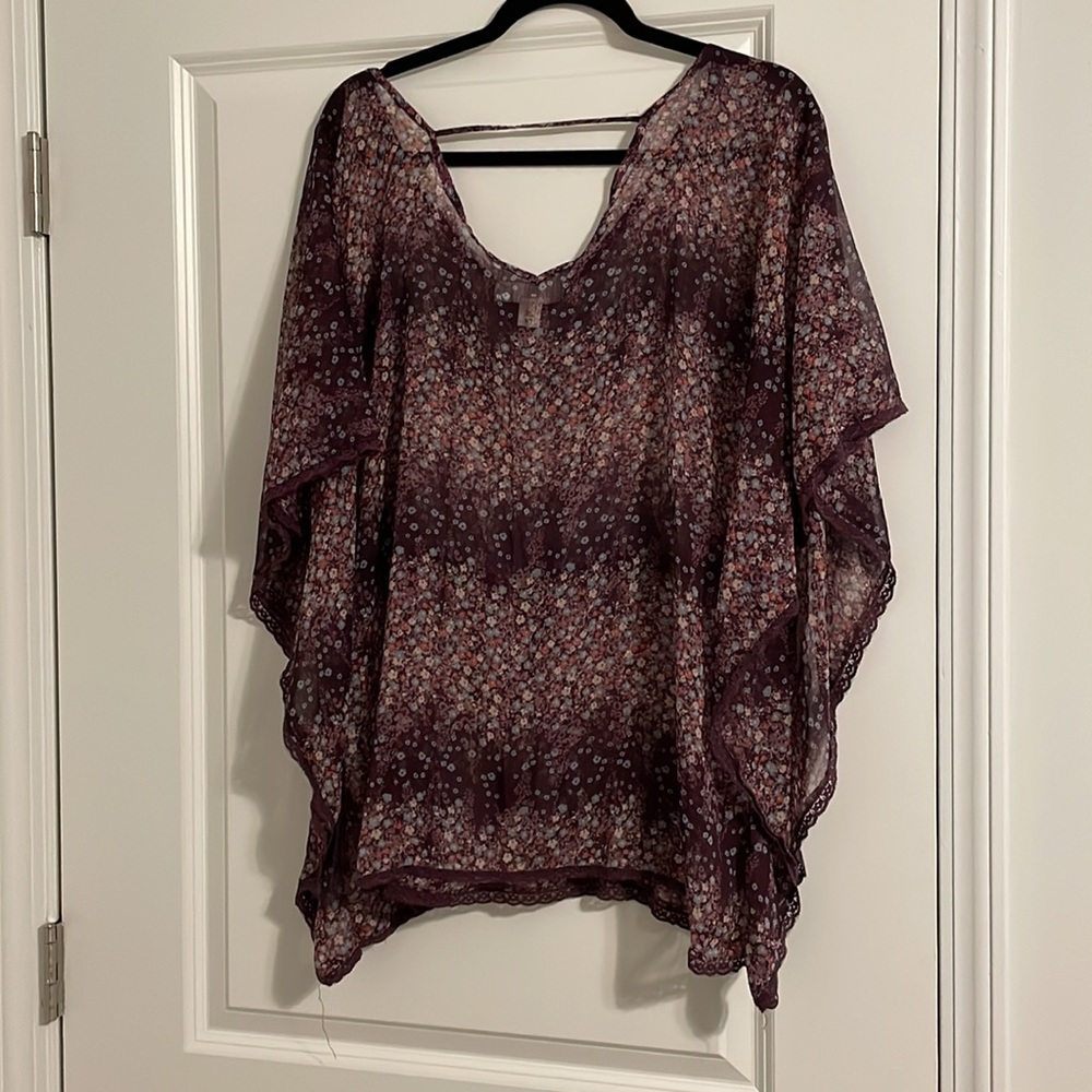 Decree Flowy Top - Picture 2 of 2